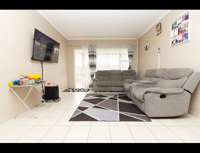 3 BEDROOM SIMPLEX FOR SALE IN MALVERN